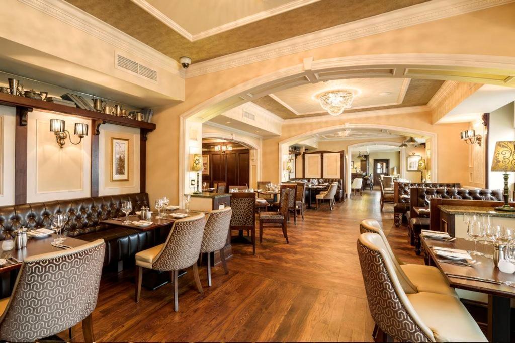The Royal Hotel Кембелтаун Екстериор снимка